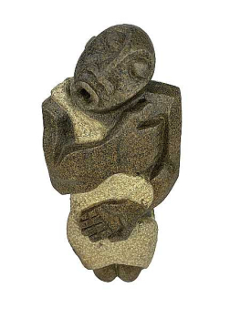 Skulptur "Man with detailed Hands" von Clive Thodland aus grünem Serpentin